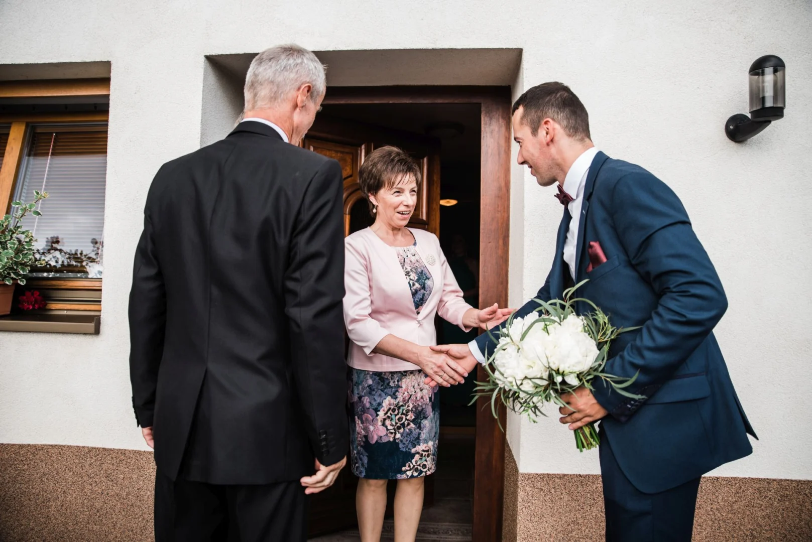 Svadobna-mama-vita-zenicha
