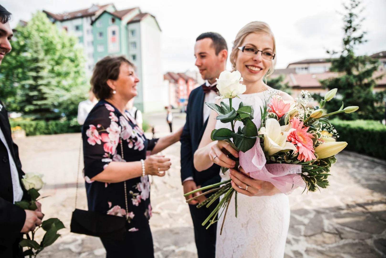 Dojata-nevesta-s-kvetmi